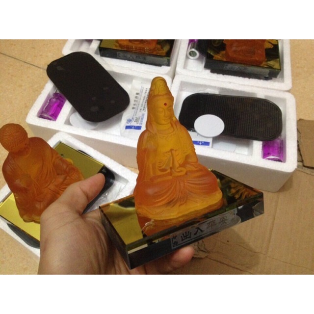 Tượng phật bà để xe ô tô