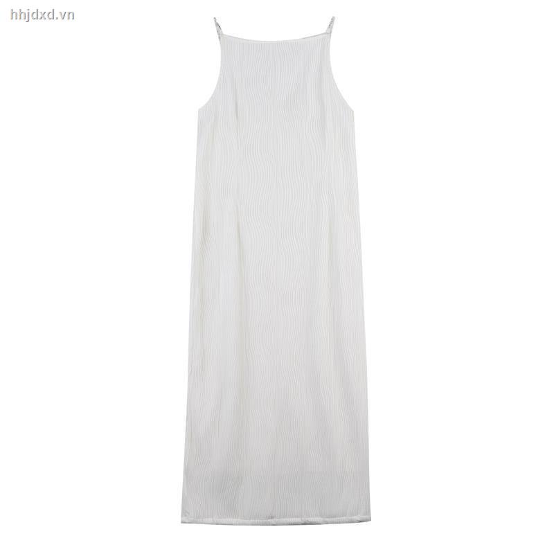 Đầm dáng ôm gắn khóa kim loại phối ngọc trai nhân tạo xinh xắn