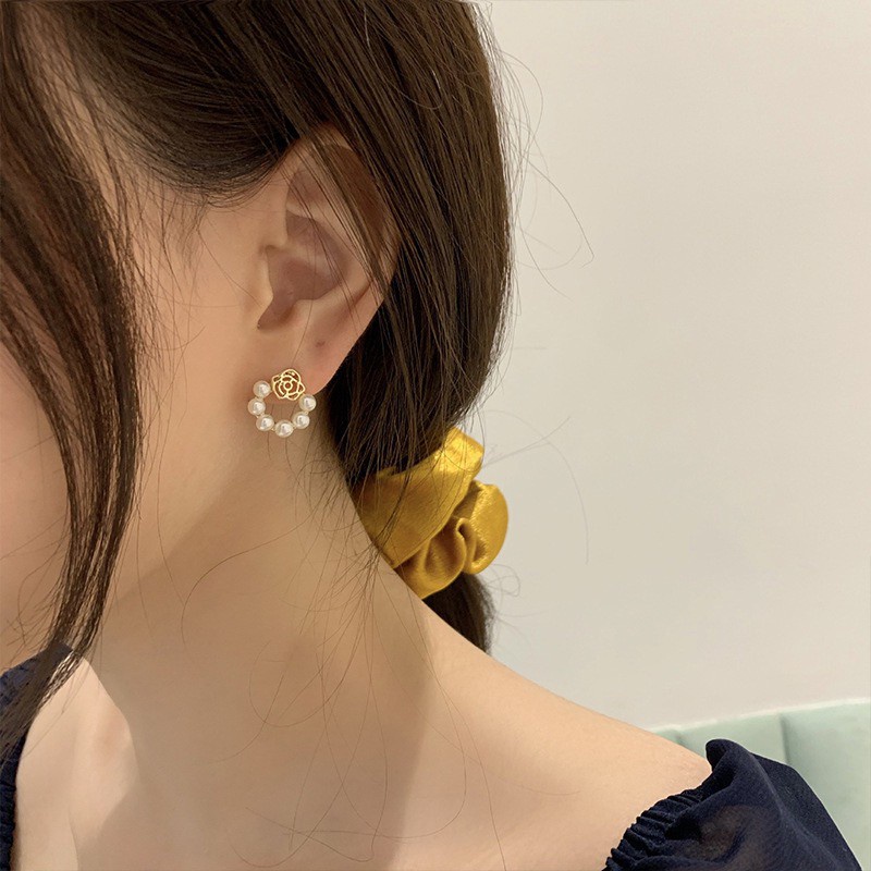 Khuyên tai hình hoa hồng đính ngọc trai giả phong cách retro Pháp thời trang cho nữ