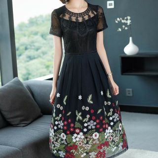 Đầm ren thêu hoa cổ cách điệu