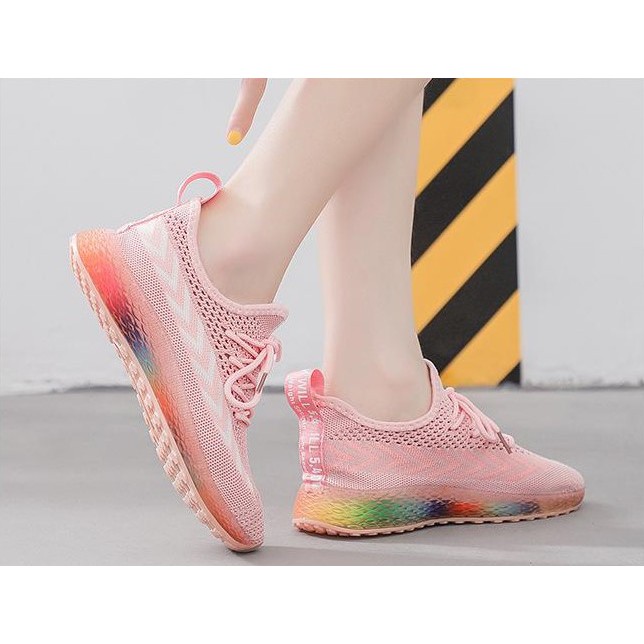 Giày sneaker nữ hồng cánh sen mặt đế màu cầu vòng