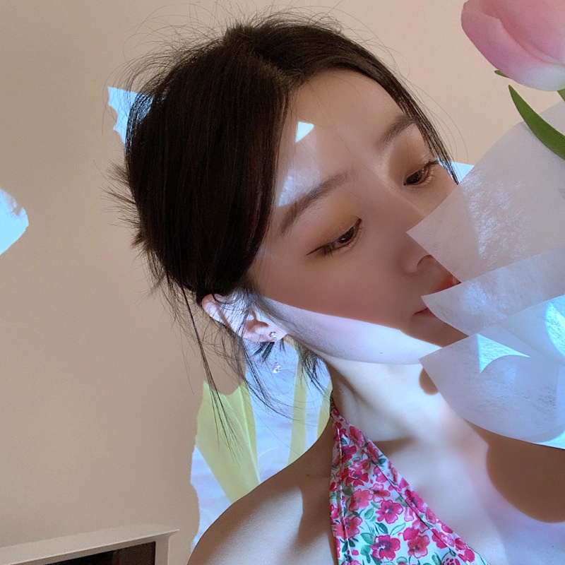 Khuyên tai We Flower dạng chuỗi dài đính đá pha lê thanh lịch phong cách Hàn Quốc