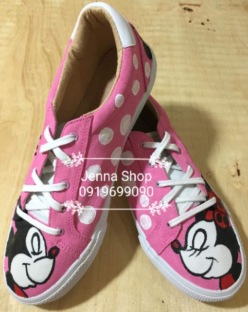 Sneakers Pull&Bear vẽ tay cá tính