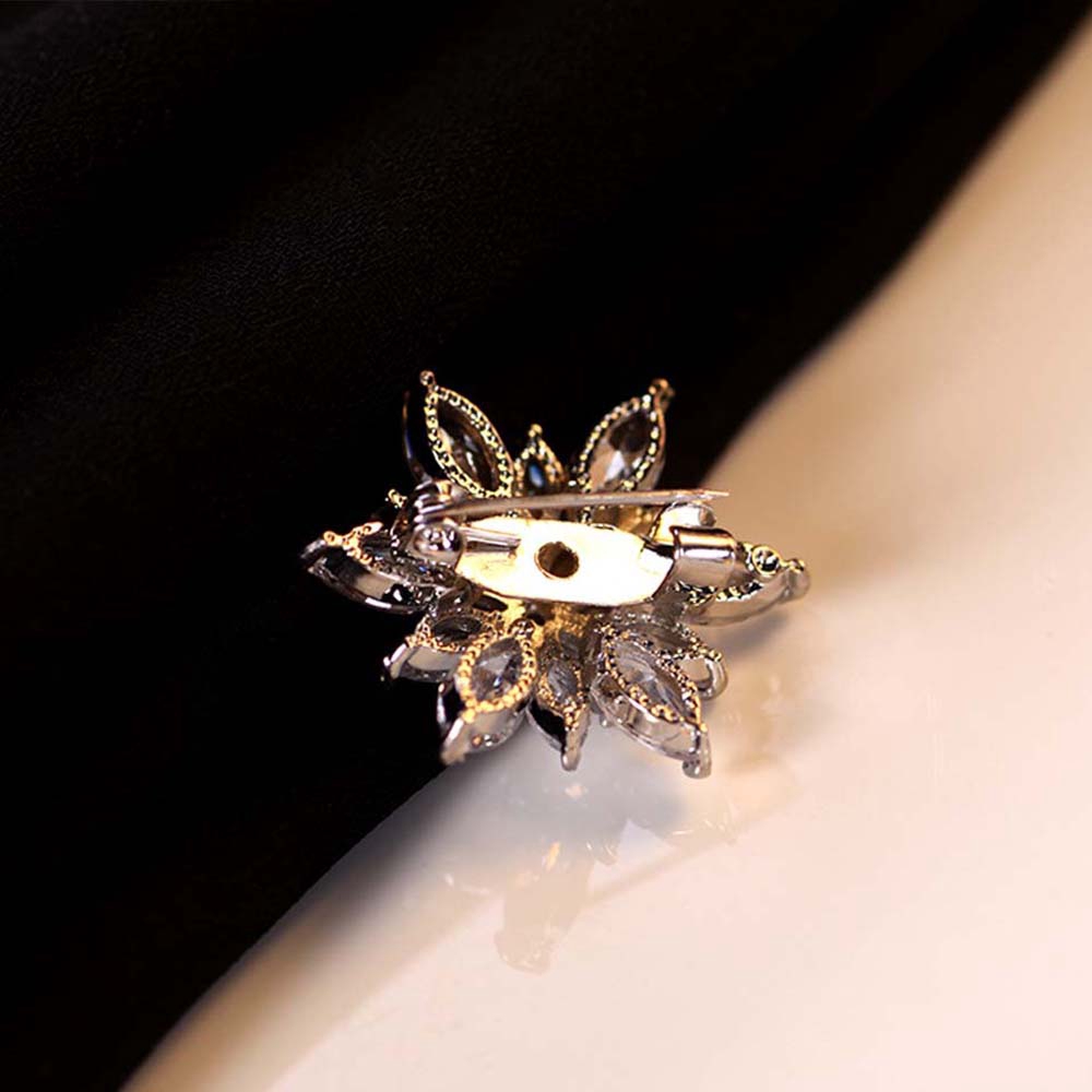 Ghim cài áo hình bông hoa tuyết dành cho bạn nữ