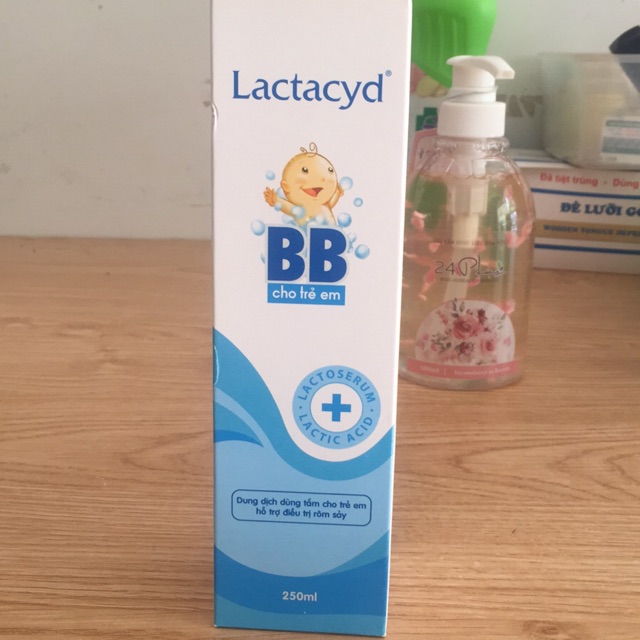 Dung dịch tắm gội lactacid bb