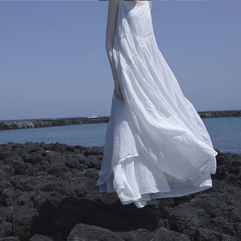Mùa hè năm 2021 mới màu đen và trắng siêu dài không thường xuyên váy dây treo xích đu lớn siêu mỏng phiên bản Hàn Quốc của váy dài màu tinh khiết