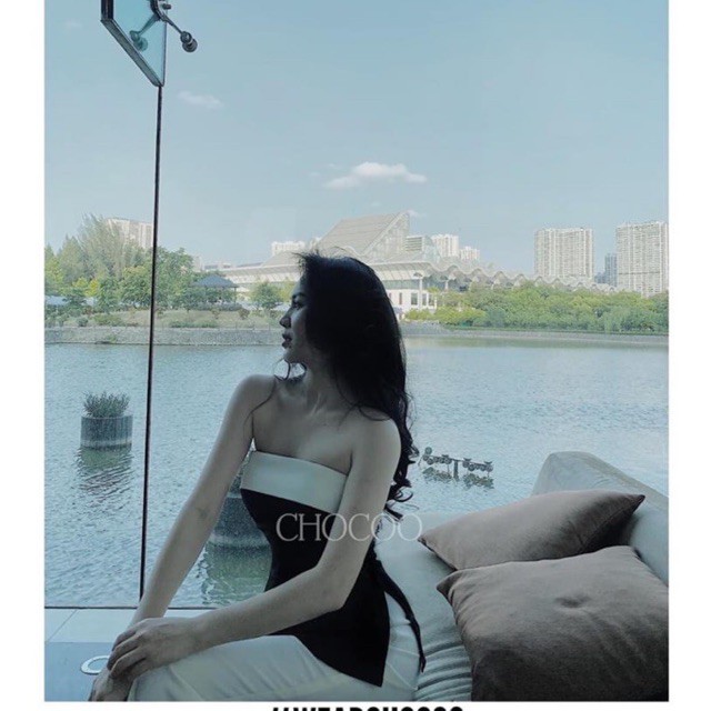 Áo cúp ngực phối màu đen trắng xẻ tà m73 | BigBuy360 - bigbuy360.vn