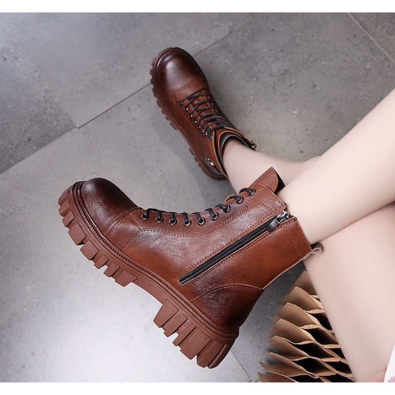 Boots chiến binh tag khuy chữ B