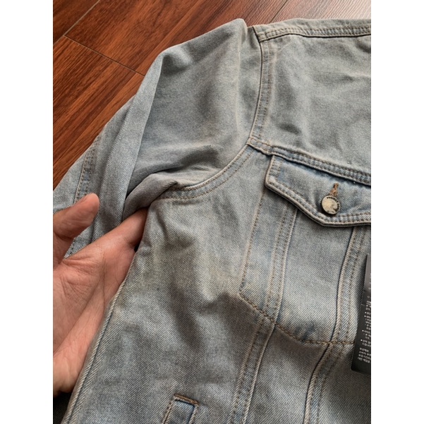 Khoác jeans lổi bẩn nhẹ