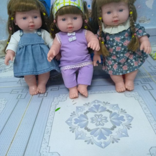 Búp bê nhựa