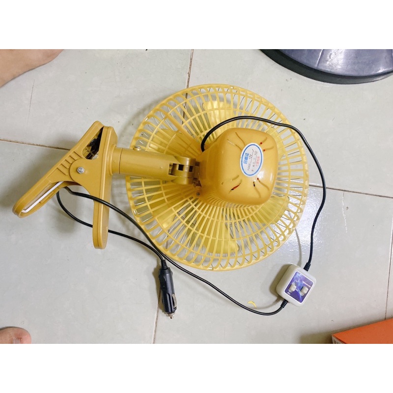 Quạt ô tô cắm tẩu , có chân kẹp điện 12V,24V đường kính 28cm màu vàng