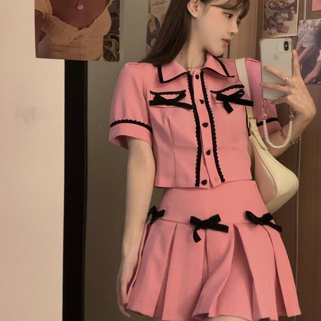 Bộ Áo Sơ Mi Ngắn Tay Đính Nơ + Chân Váy Lưng Cao Xếp Ly Dễ Thương Cho Nữ