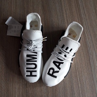 GIÀY NMD R1 VÀ HUMAN RACE