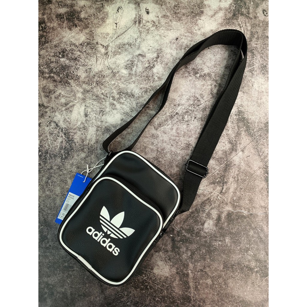 Túi Đeo Chéo Adidas Đen Vintage Mini Bag Classic Black Full Tag Code | BigBuy360 - bigbuy360.vn