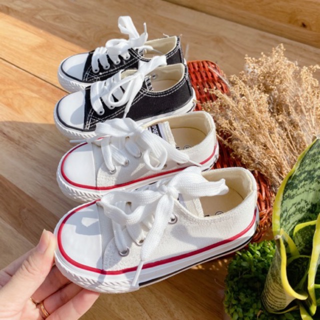GIÀY THỂ THAO CONVE CHO CẢ BÉ TRAI BÉ GÁI