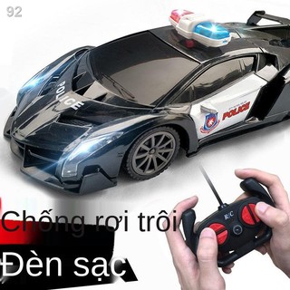 Xe đồ chơi trẻ em bốn -đường xe điều khiển từ xa có thể sạc lại điều khiển từ xa xe drift đua cậu bé xe điện cảnh sát đồ