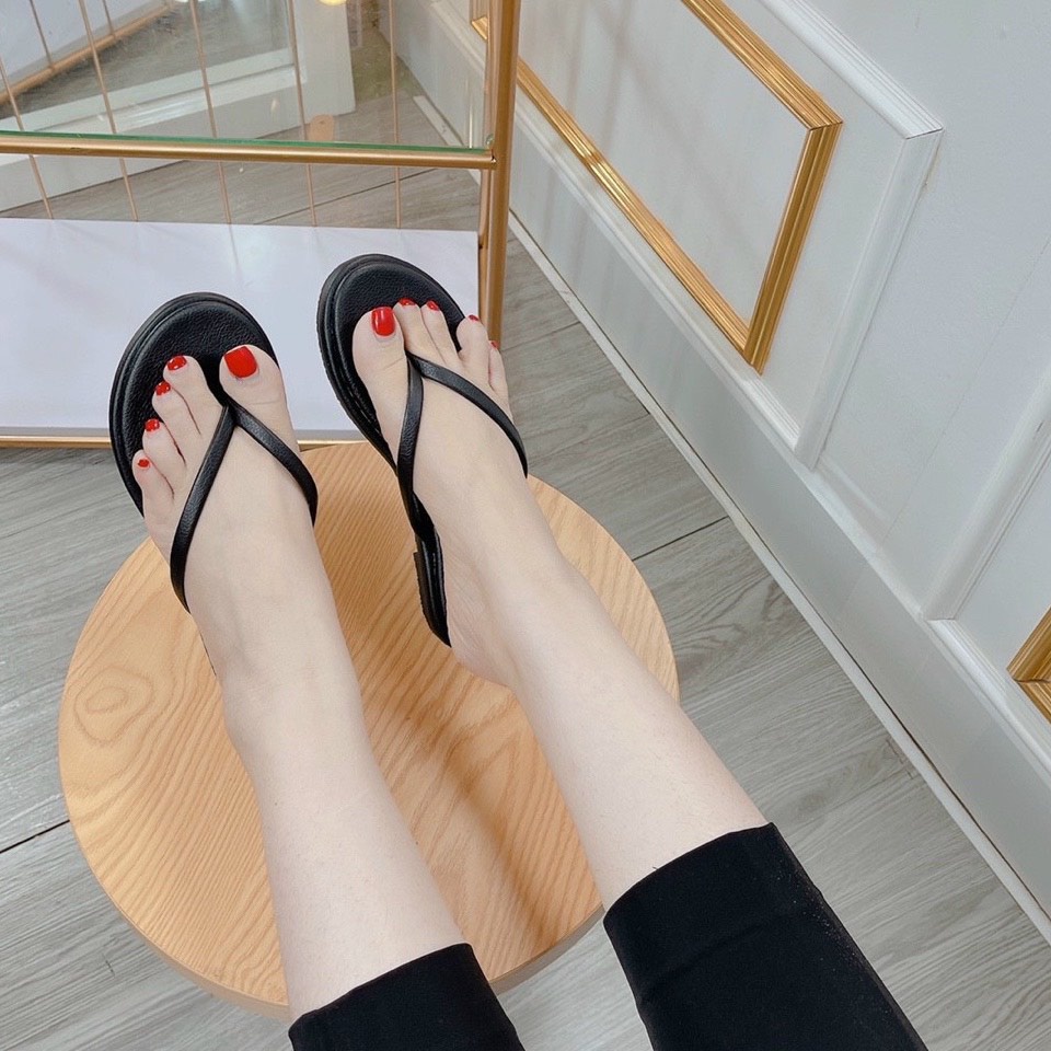 Dép xỏ ngón nữ