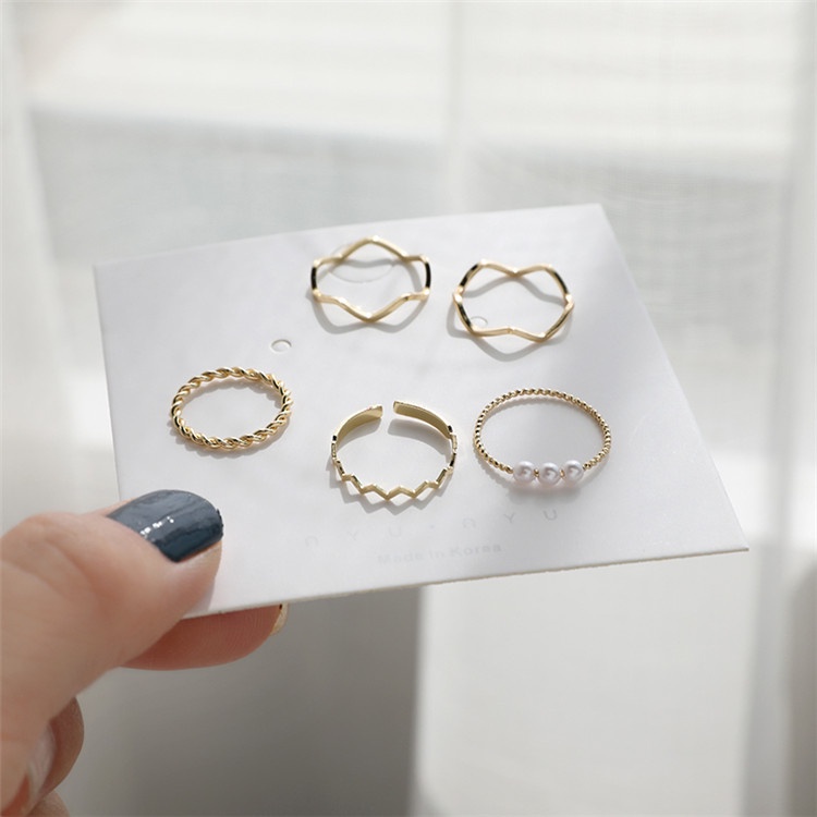 Set nhẫn đeo tay bằng hợp kim phong cách sang trọng