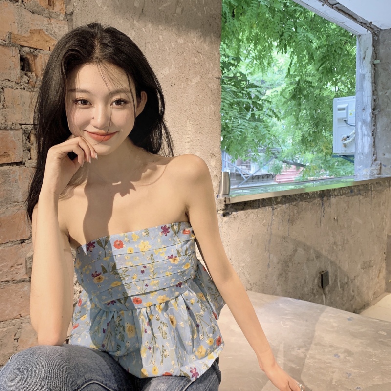 Áo Tank Top Hoạ Tiết Hoa Thiết Kế Ngọt Ngào Dành Cho Nữ