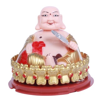 Ông địa ngồi cầm quạt năng lượng mặt trời