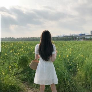 Váy trắng xô thái đắp chéo