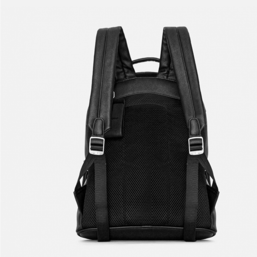 Ba lô nam Kazar Studio da mịn đẹp cao cấp dập full logo màu đen size 38