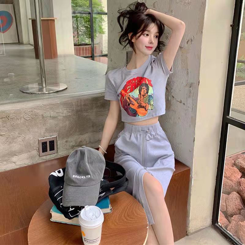 COZOK Set Áo Thun In Chữ + Chân Váy Xẻ Tà Lưng Cao Thời Trang Trẻ Trung Cho Nữ