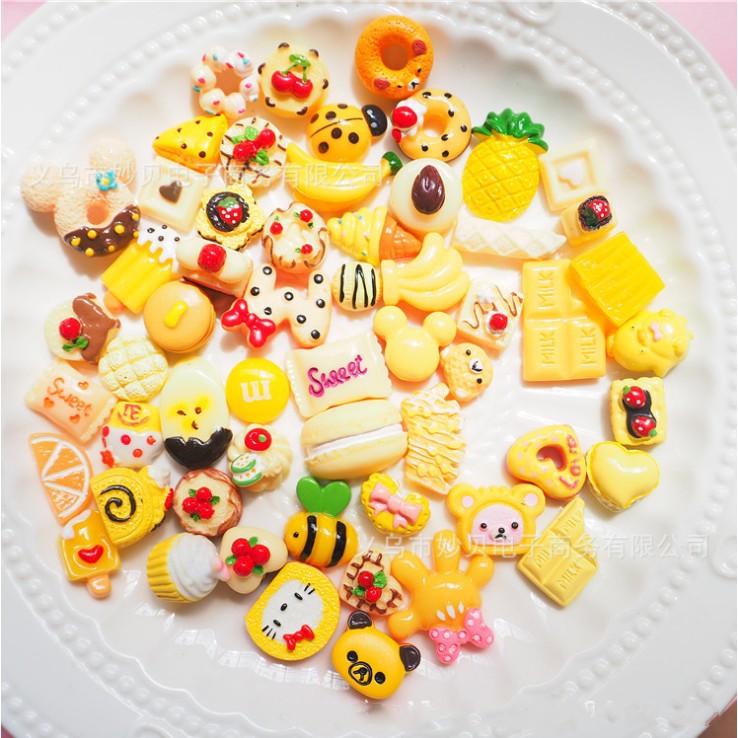 Túi 50 charm màu vàng các loại bánh kẹo dùng trang trí vỏ điện thoại, kẹp tóc, ve áo, DIY