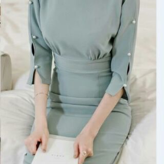 Đầm công sở tay lỡ đính x