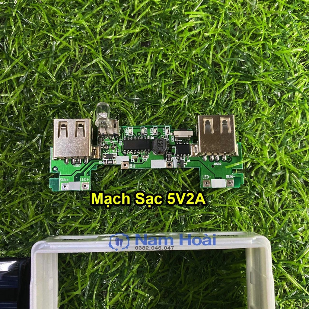 Box sạc dự năng lượng mặt trời pin 18650 tích hợp bảng LED siêu sáng