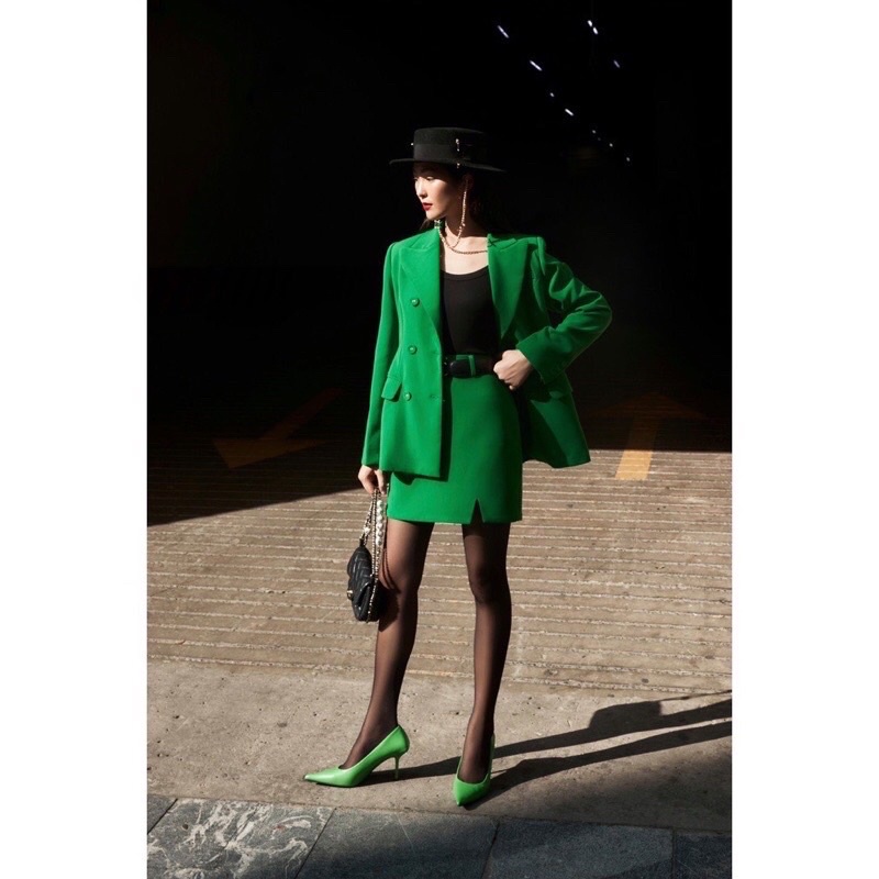 ÁO KHOÁC PLAYZER KÈM CHÂN VÁY