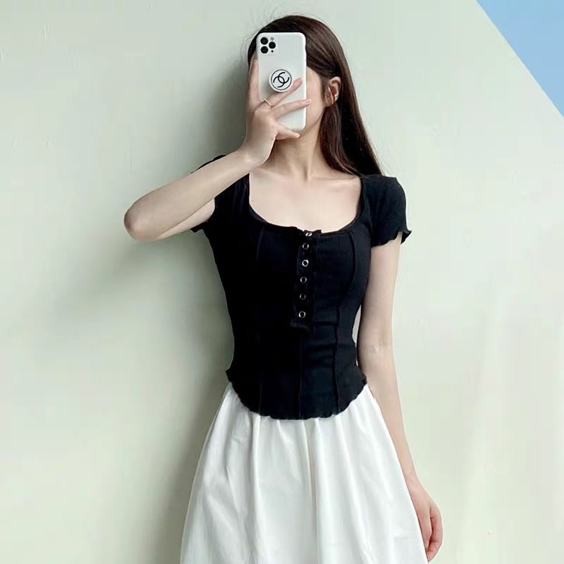 Áo Thun Gân Phối Nút Cá Tính Chuẩn Ulzzang