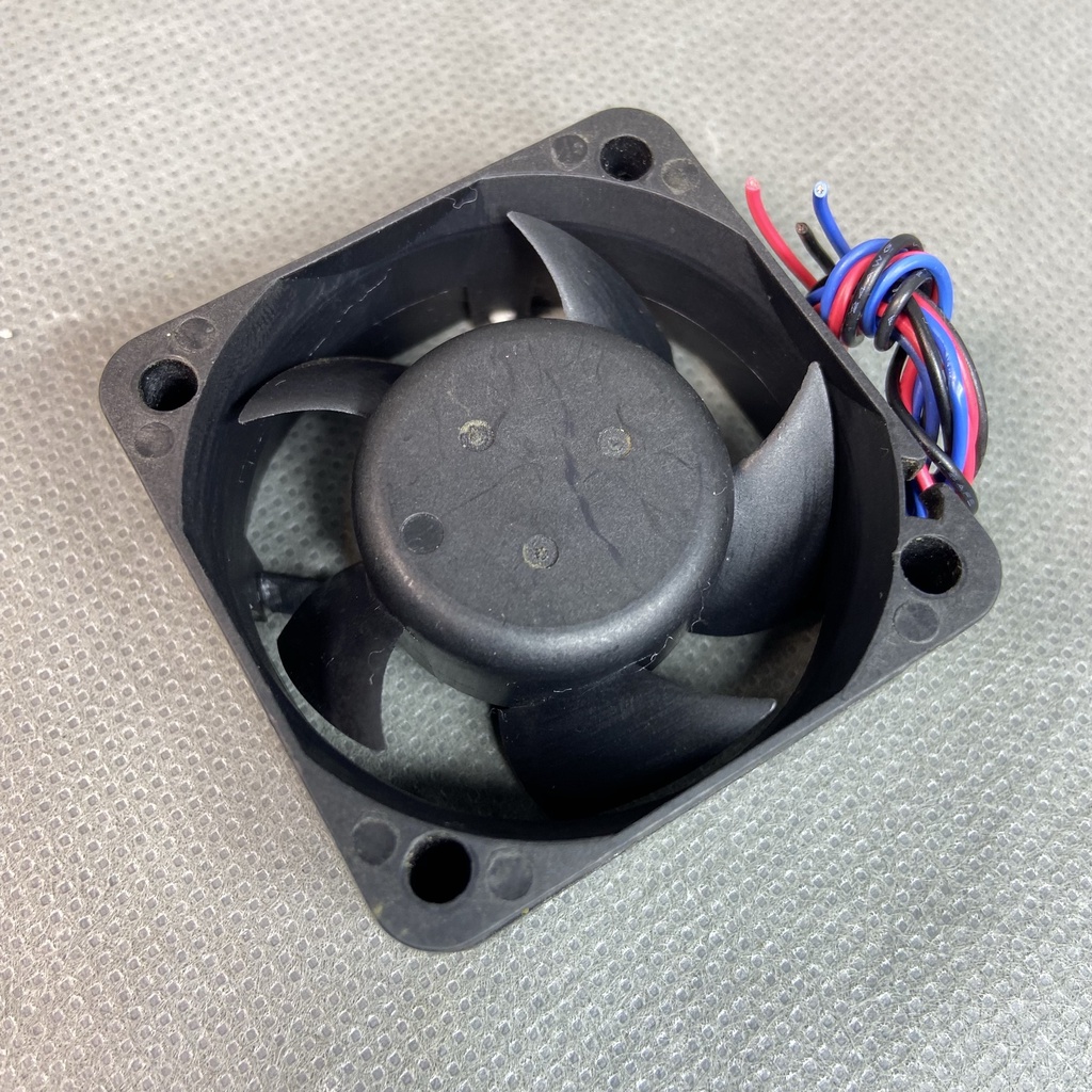 QUẠT 5 cm DELTA, 12V 0.15A. Gió tốt. AFB0512HD