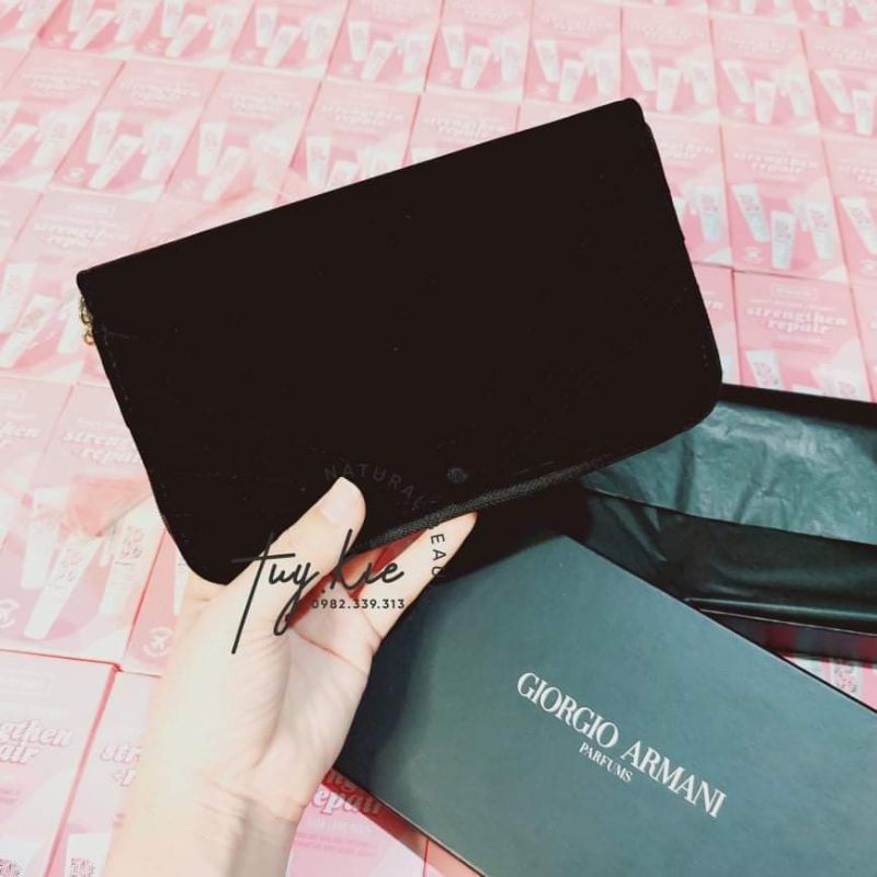 Clutch cầm tay gift của mỹ phẩm Giorgior Armani