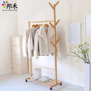 Giá treo quần áo gỗ có bánh xe