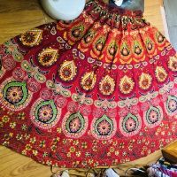 Chân váy boho, Ấn Độ tông đỏ