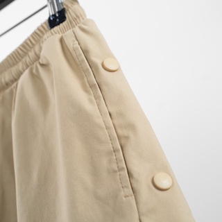 Quần shorts The Bad God Buttons basic kaki