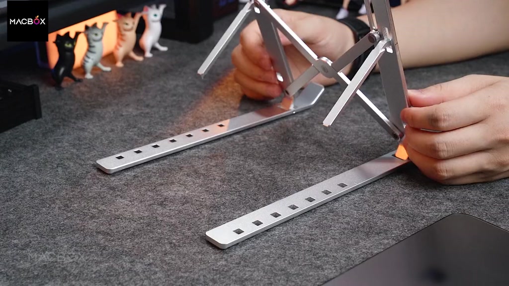 Giá đỡ laptop bằng nhôm điều chỉnh được độ cao, gấp gọn, hỗ trợ tản nhiệt khi kê máy tính Macbox | BigBuy360 - bigbuy360.vn