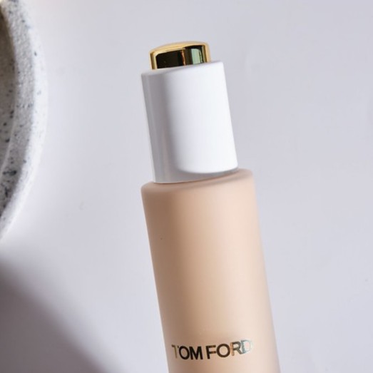 Kem nền Tom Ford Flawless Glow Foundation che phủ căng bóng da