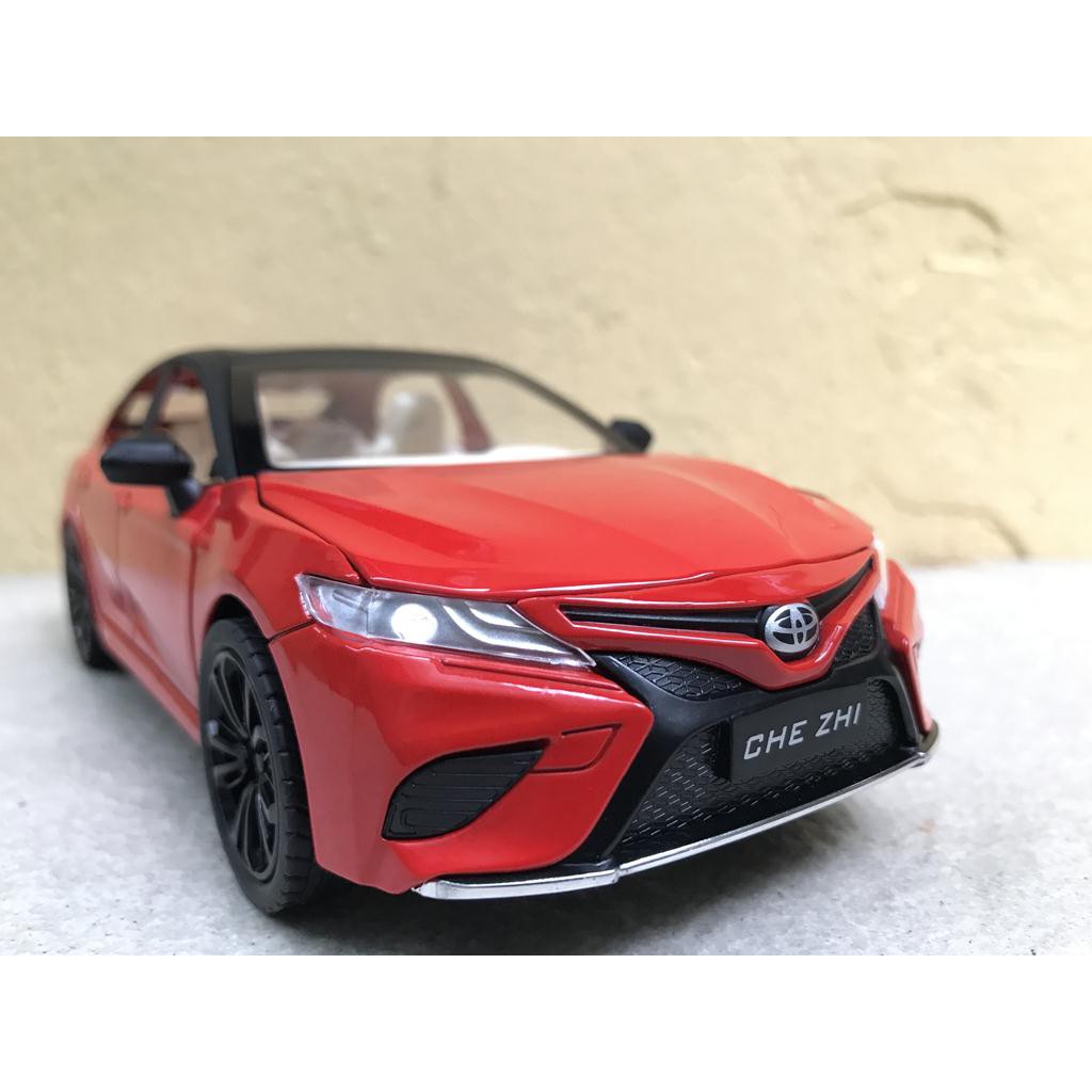 Mô hình xe ô tô TOYOTA CAMRY 2021 1:24