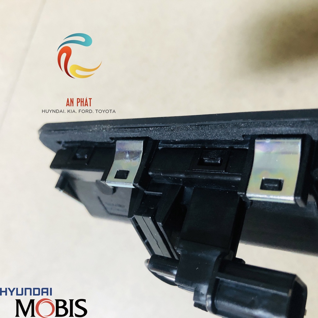 Công Tắc Nút Bấm Mở Cốp HYUNDAI ELANTRA 81260F2010 chính hãng HUYNDAI MOBIS HÀN QUỐC
