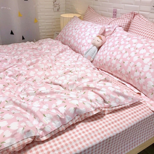 Bộ chăn ga cotton poly nhập (mẫu hoa trắng ga kẻ Hồng )
