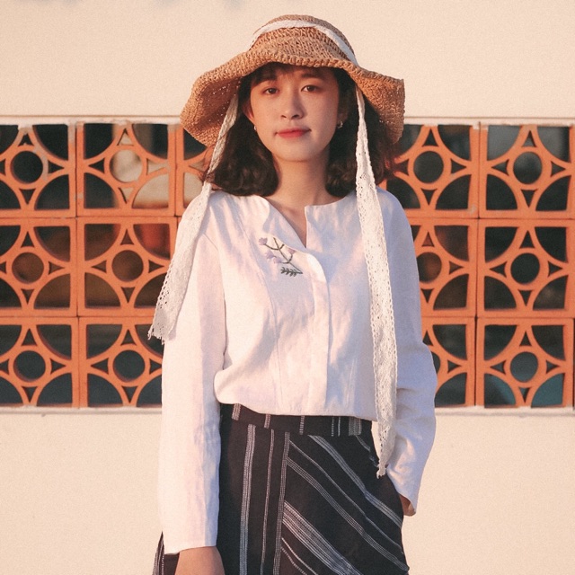 Áo linen thêu tay