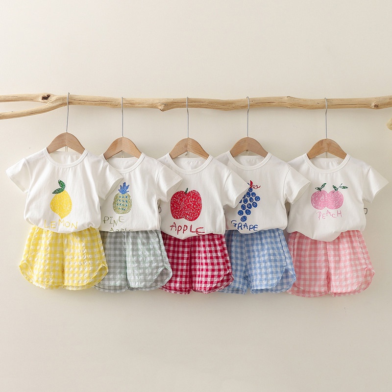 Set quần áo  amila gồm áo thun ngắn tay in hình trái cây + quần short kẻ sọc caro dễ thương cho bé gái