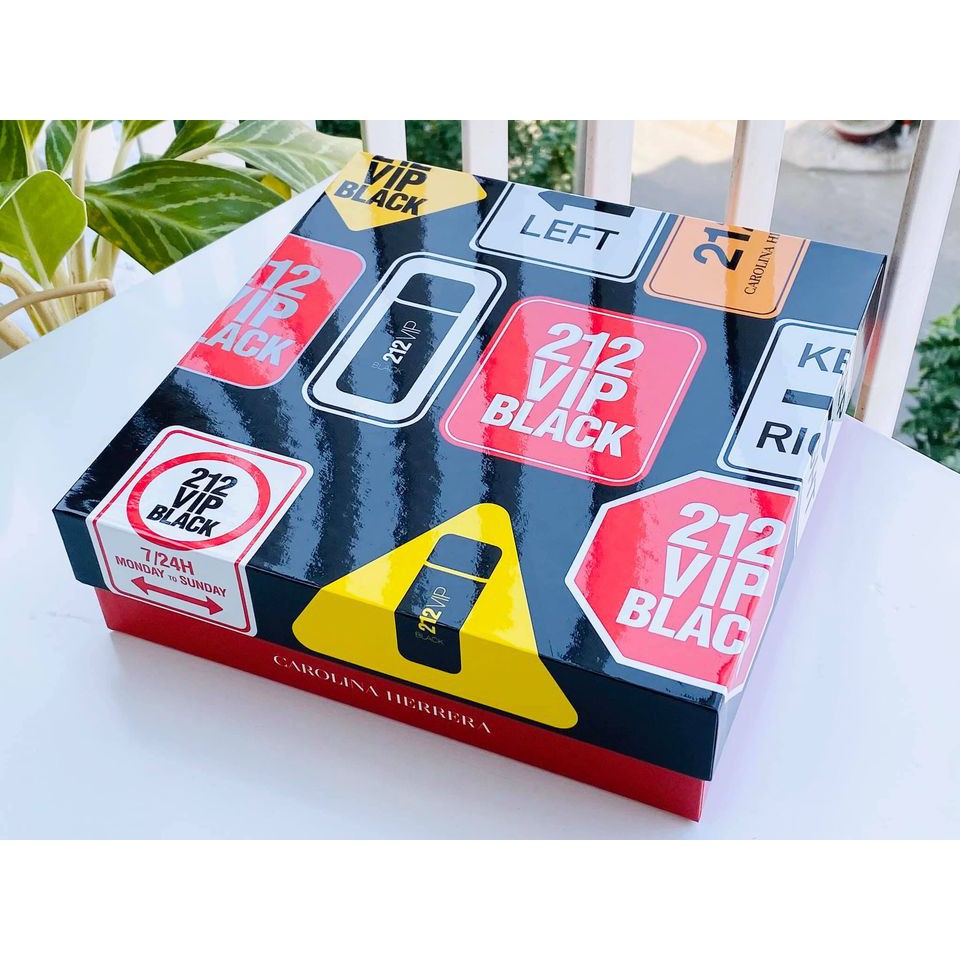 NƯỚC HOA NAM 212 VIP BLACK CỦA HÃNG CAROLINA HERERA
