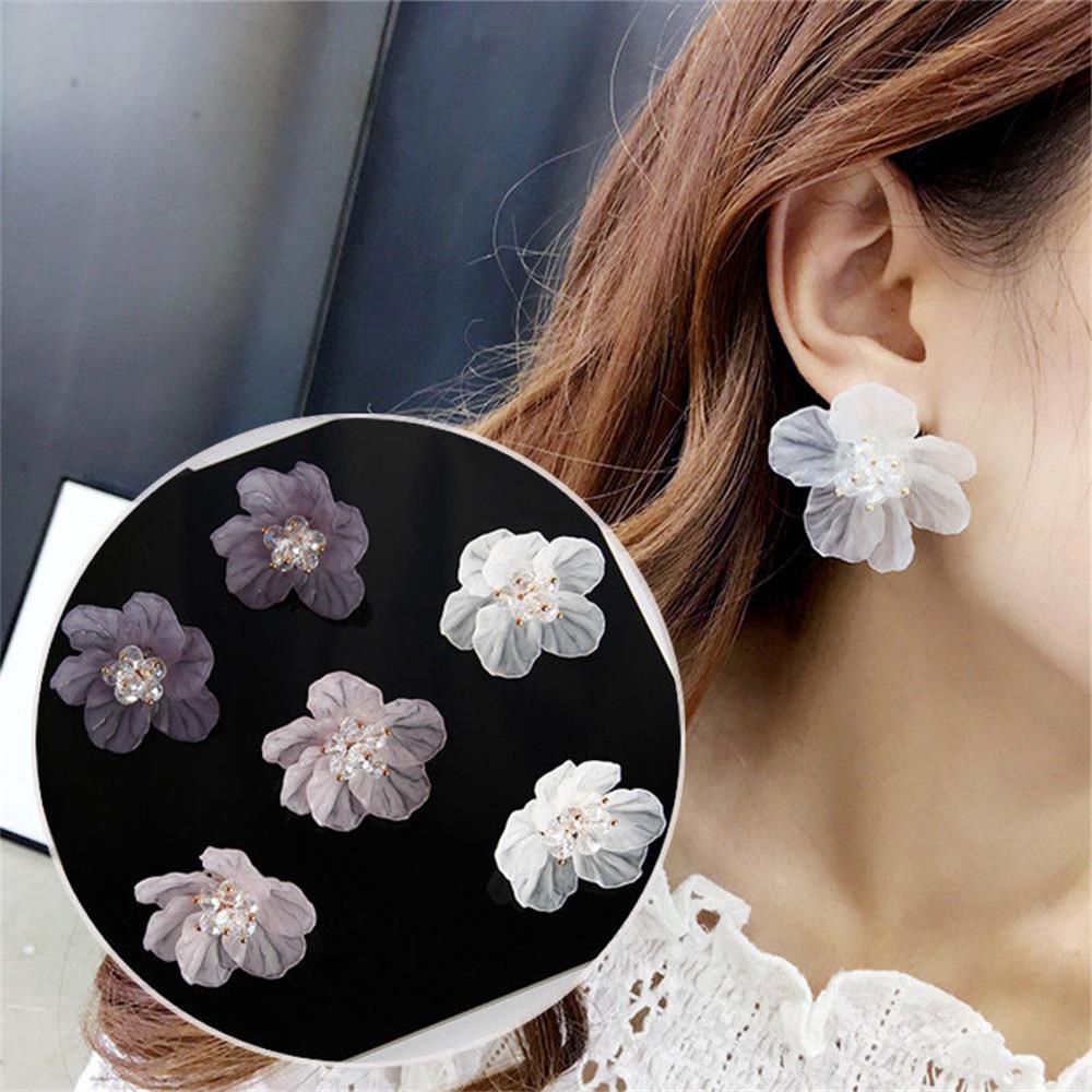 Khuyên tai hoa phong cách vintage cho nữ