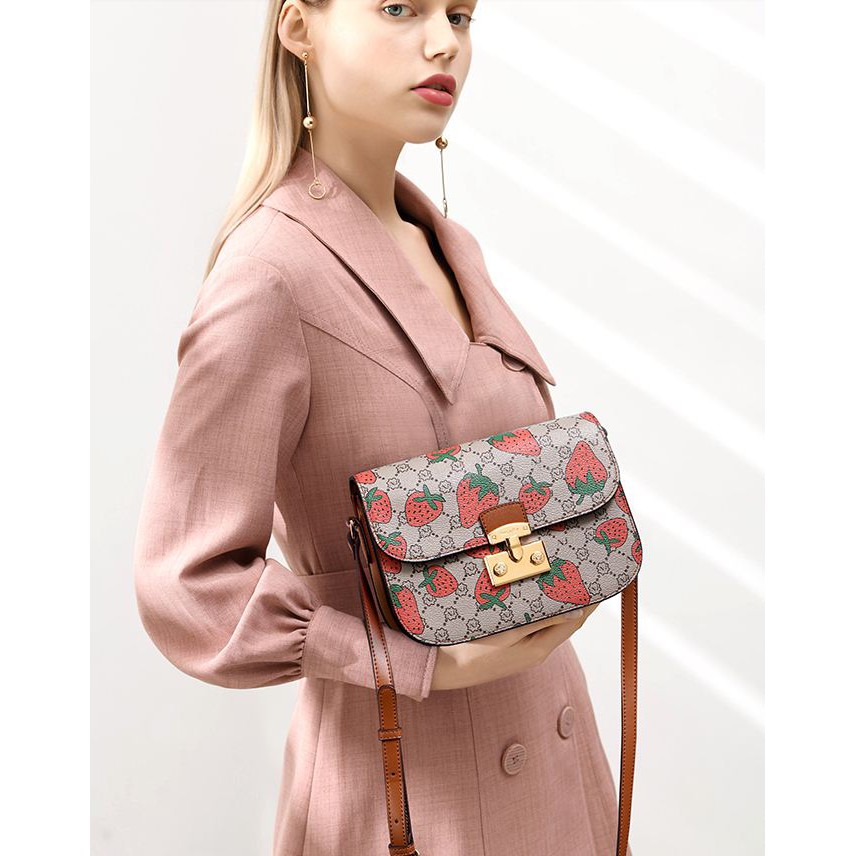 Túi Đeo Chéo Sang Trọng Nucelle 1171757 Họa Tiết Trái Dâu