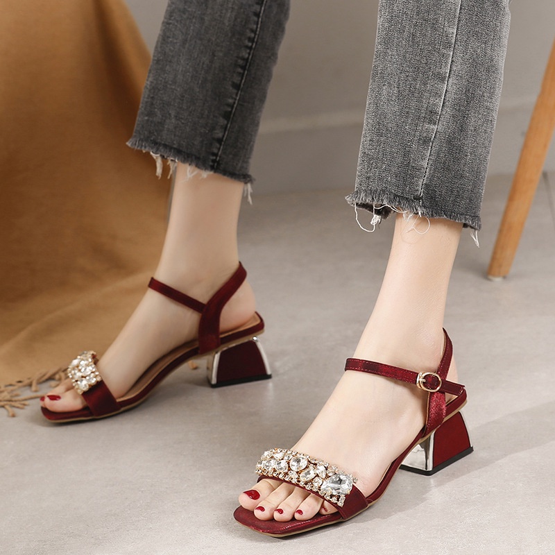 Giày Sandal Cao Gót Mũi Vuông Đính Đá Size Lớn Mẫu Mới 2021 Cho Nữ