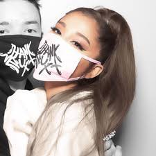 Khẩu trang Idol