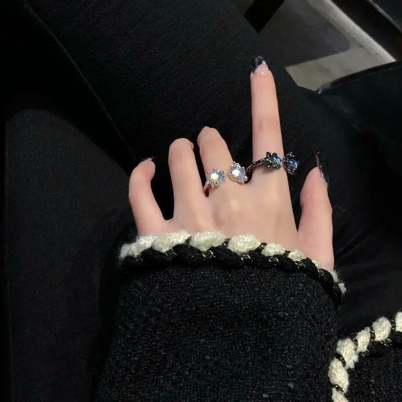 Nhẫn Kim Loại Đính Đá Mặt Trăng Trắng Đen Phong Cách Mới 2022